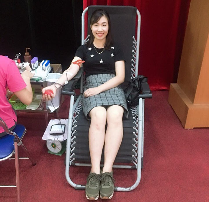 Cán bộ viên chức, người lao động Trung tâm Y tế Phú Xuyên tham gia hiến máu tình nguyện