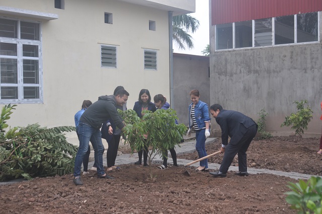 Trung tâm Y tế huyện Phú Xuyên hưởng ứng tết trồng cây năm 2019