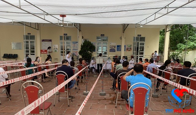 Trung tâm Y tế huyện Phú Xuyên hoàn thành tiêm vắc xin Covid 19 đợt 6 cho nhóm đối tượng ưu tiên trên địa bàn huyện